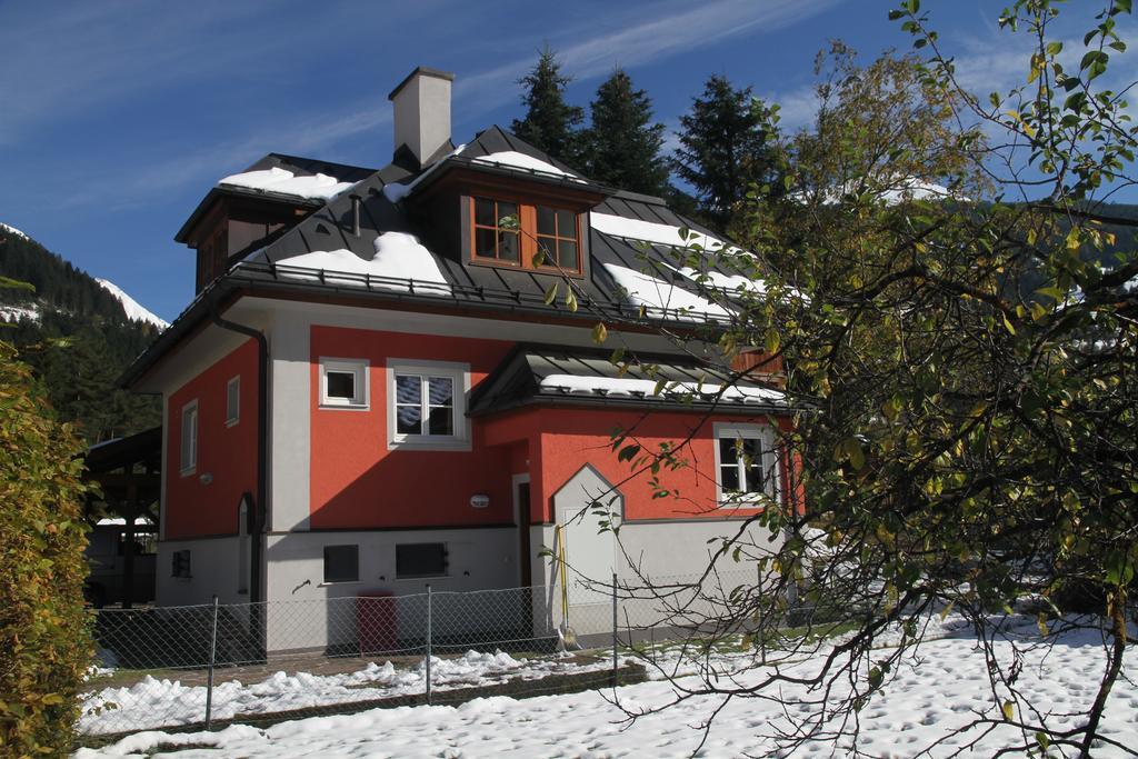 Villa Schnuck - Das Rote Ferienhaus Bad Gastein Extérieur photo